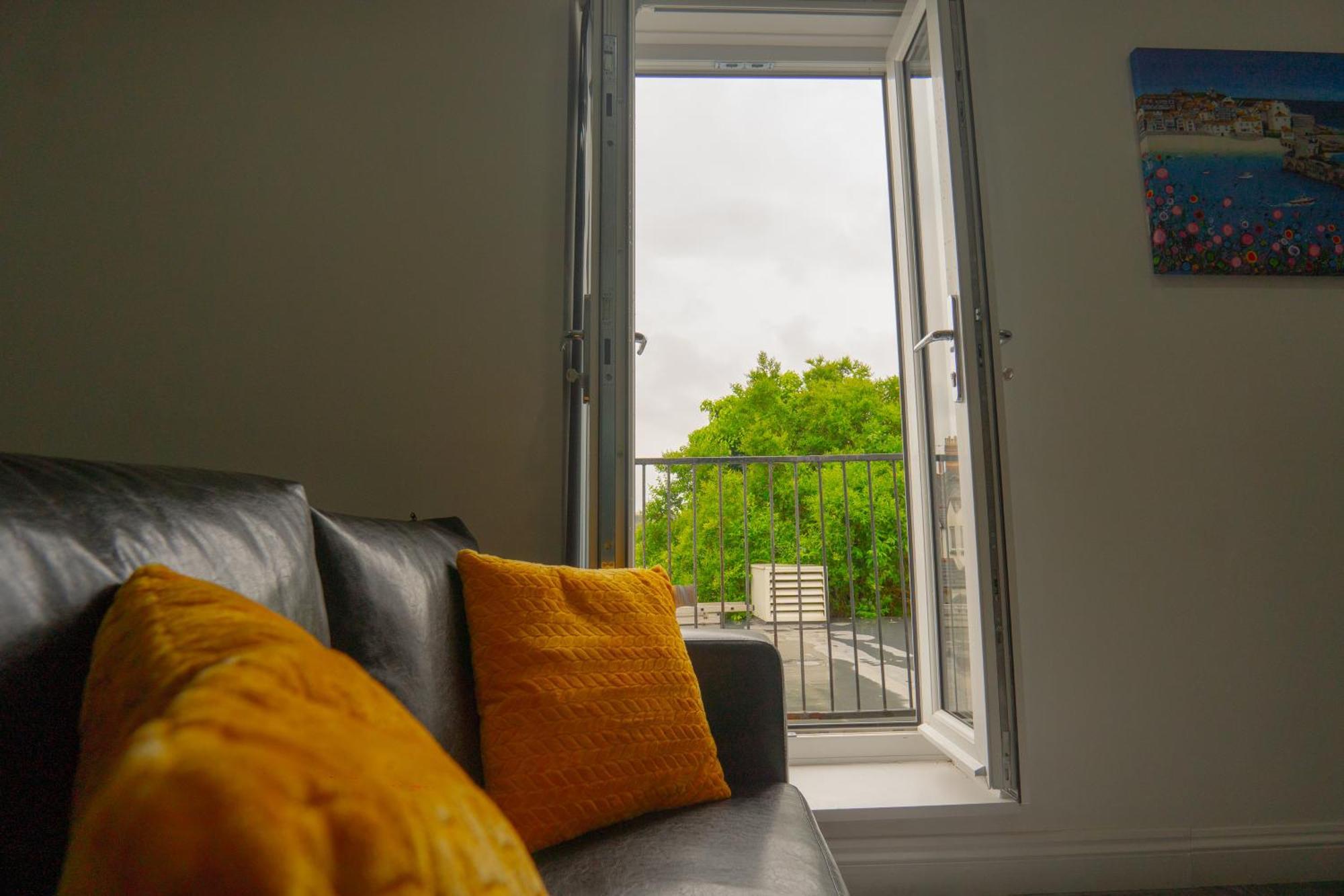 Modern Apartments Near Cardiff City Centre 外观 照片